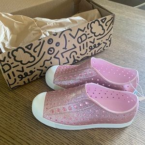 Native Jefferson Bling pink J2 (kids size 2) new with tags and box